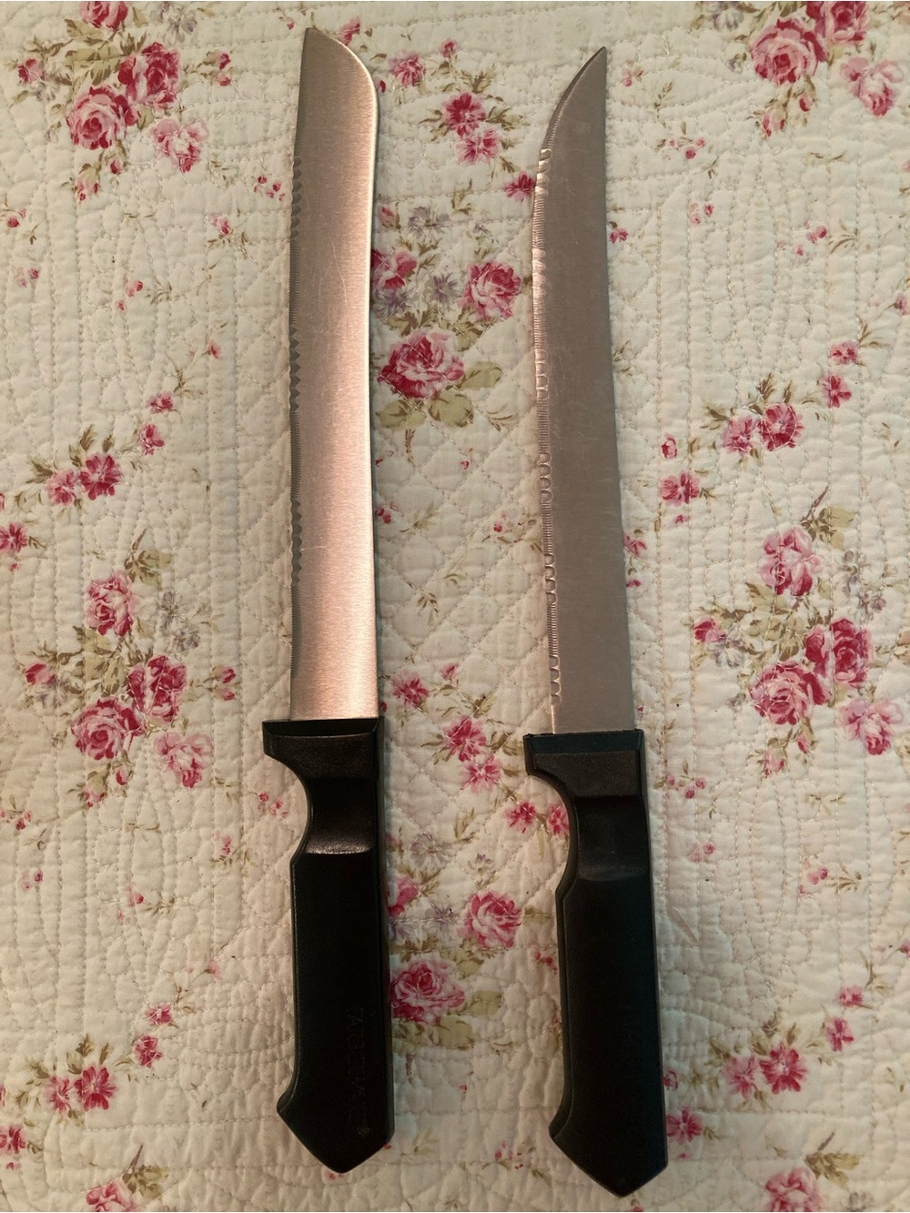 S/2 Vintage Farberware Serrated Kitchen Knives